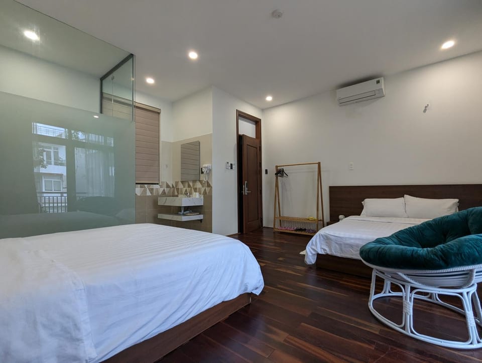 Bed, Photo of the whole room, air conditioner