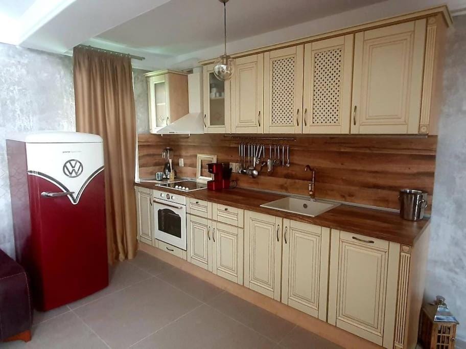 Coffee/tea facilities, Kitchen or kitchenette, dishwasher, oven, pet friendly, stove