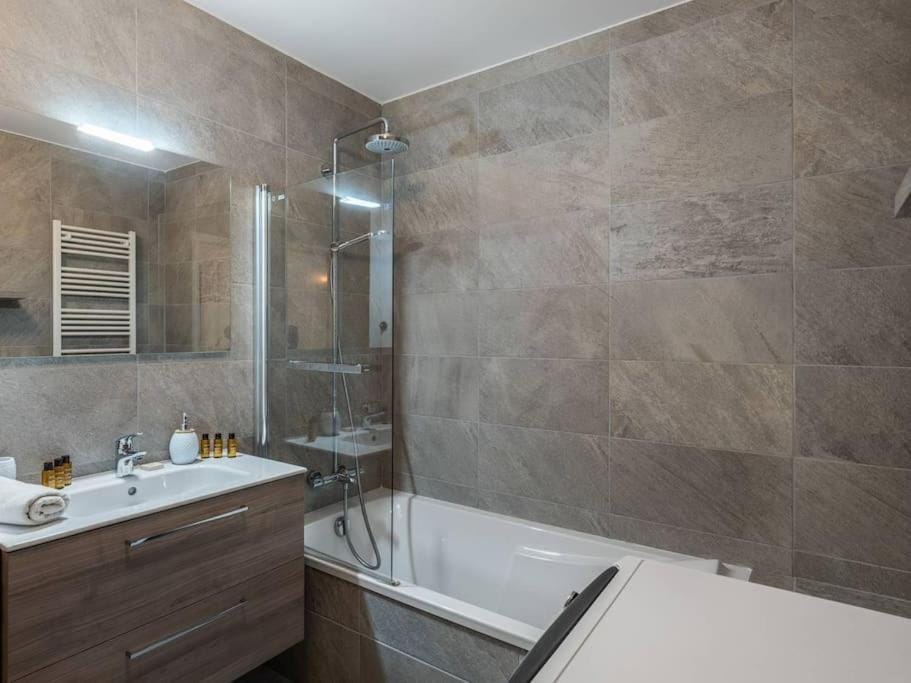 Apartment Châtel Les Freinets A202 -Châtel Multipass 2026 en Été offert par votre hôte Apartment in Châtel