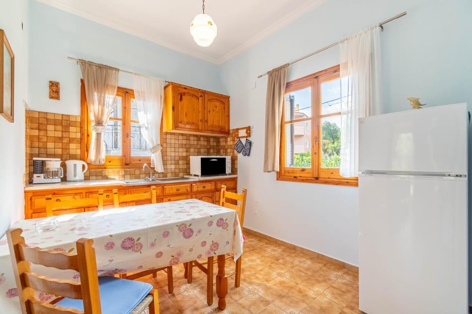 Property building, Kitchen or kitchenette, Living room