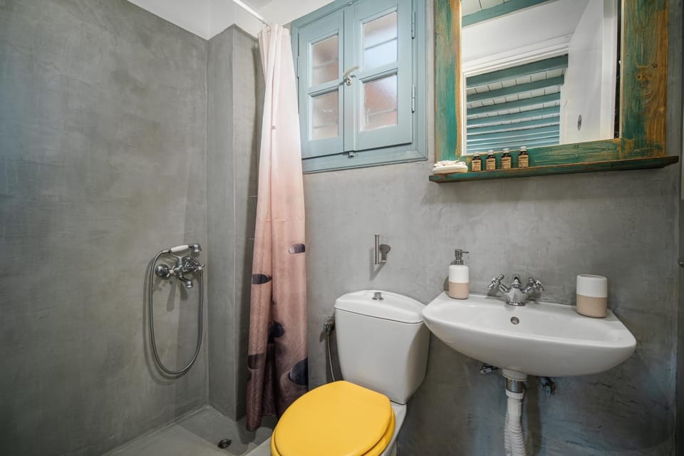 Bathroom, Living room