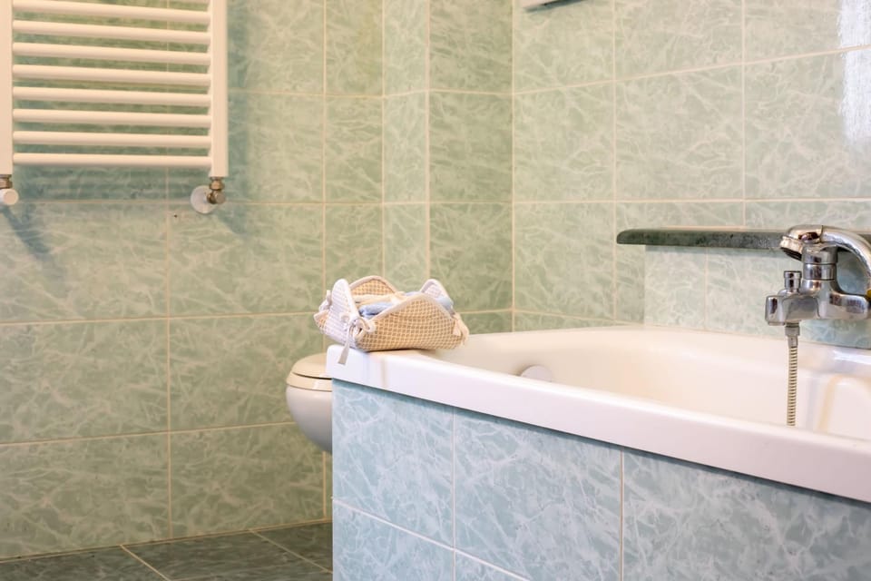 Bathroom, Bath