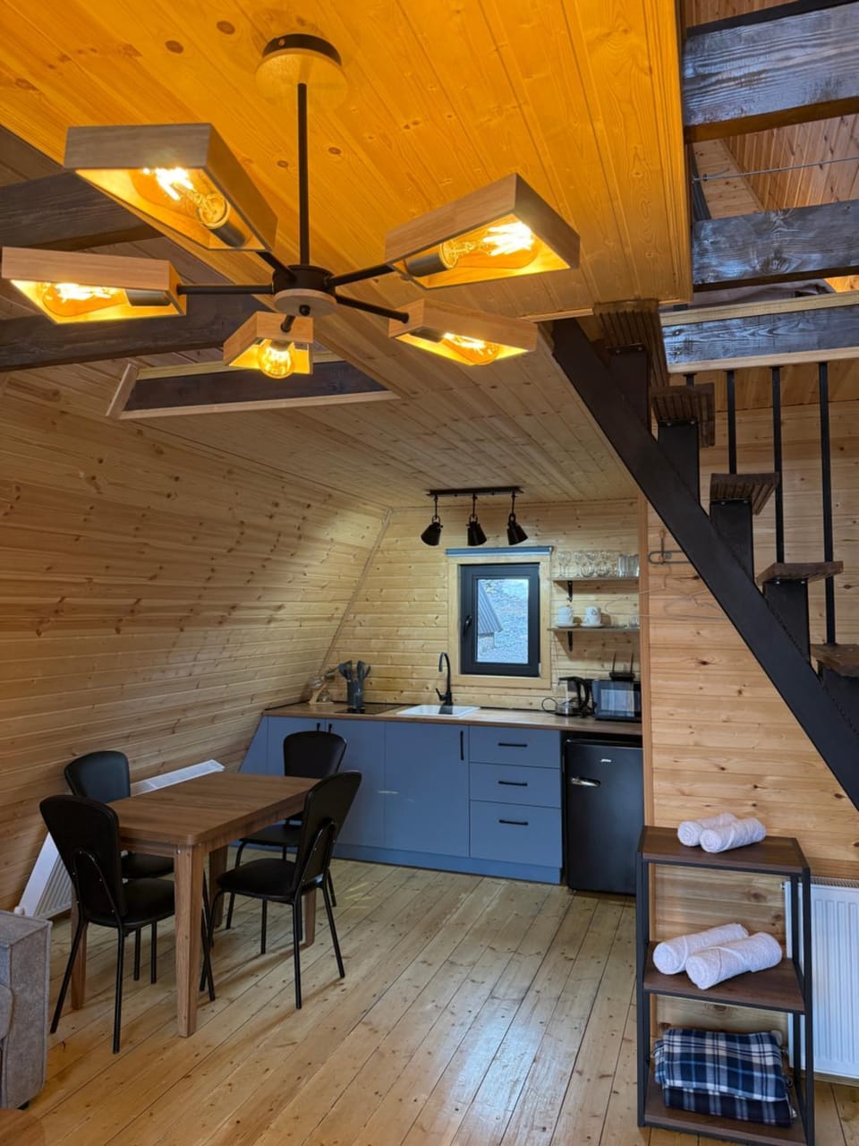 TV and multimedia, Kitchen or kitchenette, Dining area