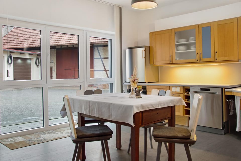 Property building, Kitchen or kitchenette, Living room