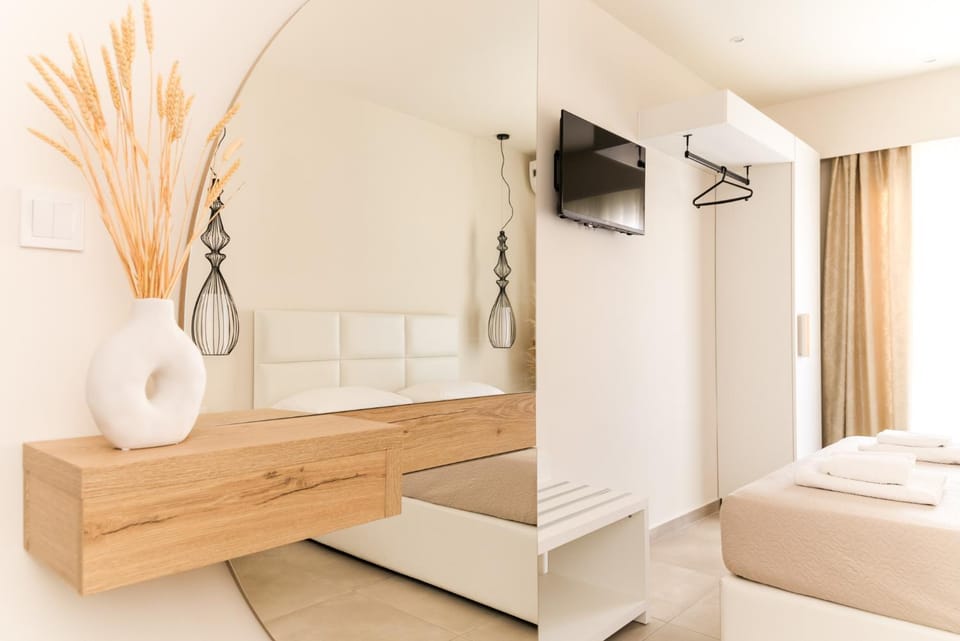 TV and multimedia, Photo of the whole room, Bedroom