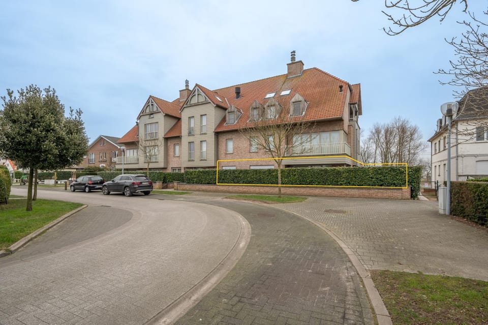 Beautiful beach-appartment between Knokke & Bruges Apartment in Bruges