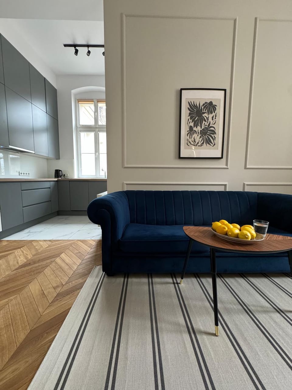 Kitchen or kitchenette, Living room, Seating area