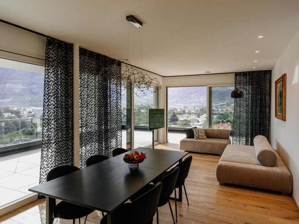 Communal lounge/ TV room, Balcony/Terrace, Living room, Seating area, Dining area, Hiking