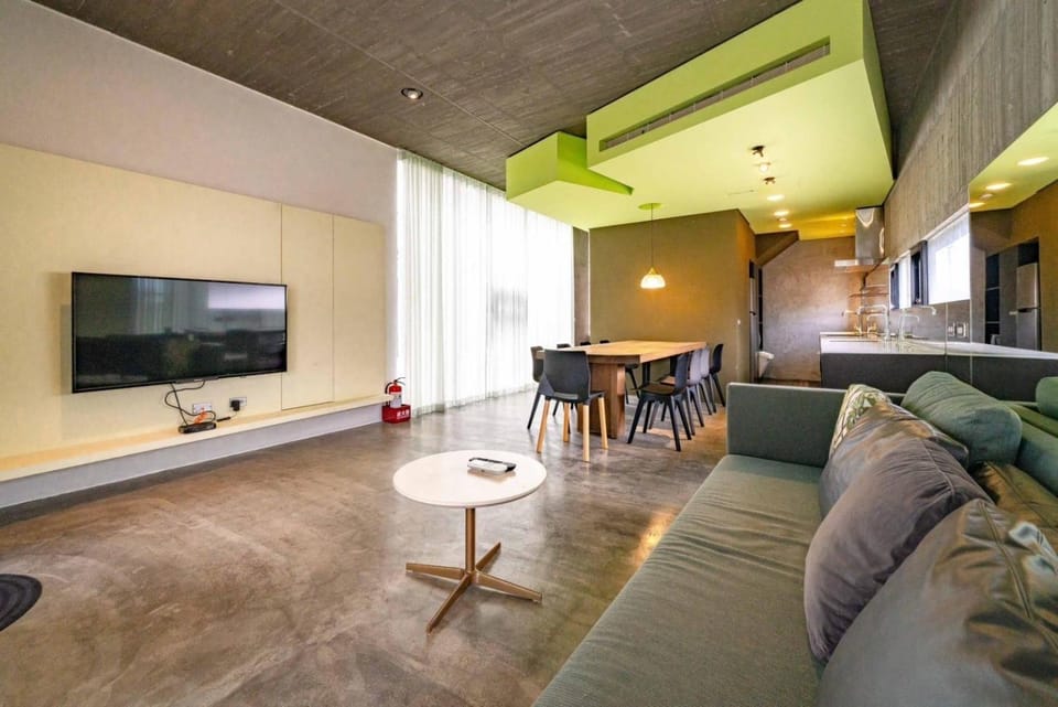 陸月Villa 宜蘭包棟民宿 l 寵物友善 l 烤肉 l KTV House in Taiwan, Province of China