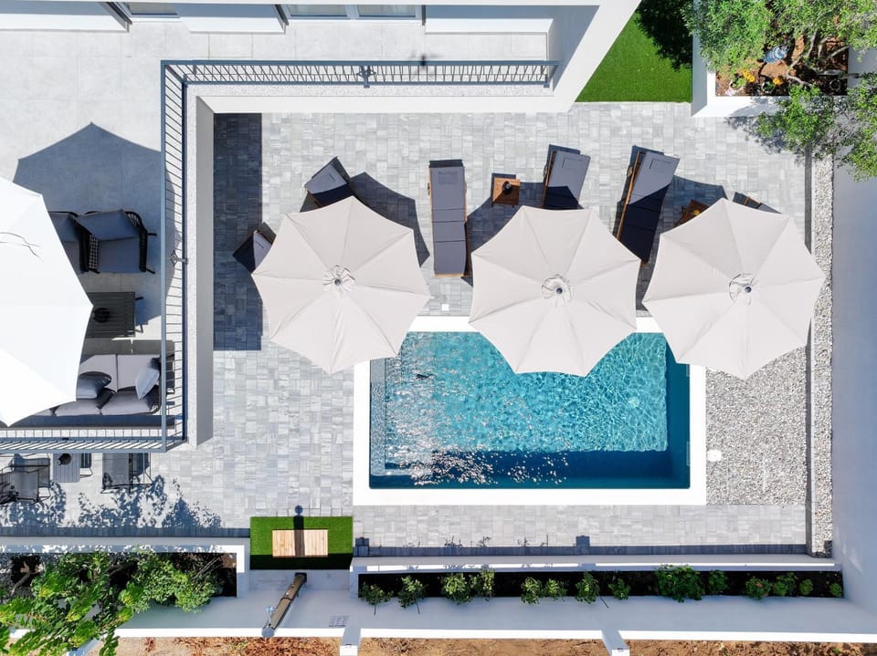 Property building, Bird's eye view, Pool view, Swimming pool