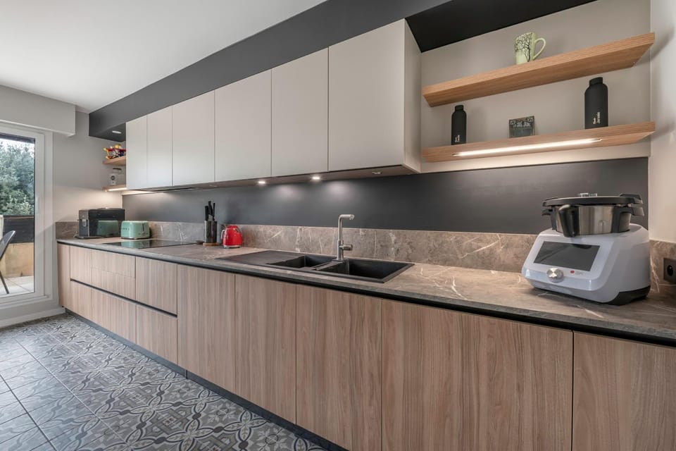 Kitchen or kitchenette
