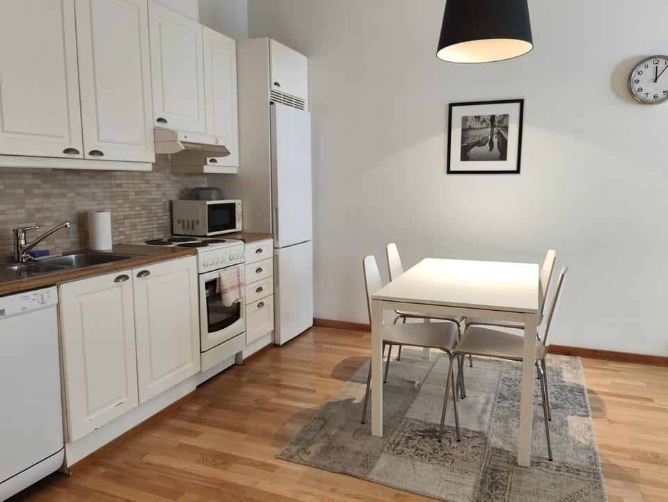 Kitchen or kitchenette, Dining area, dishwasher, oven, stove, toaster