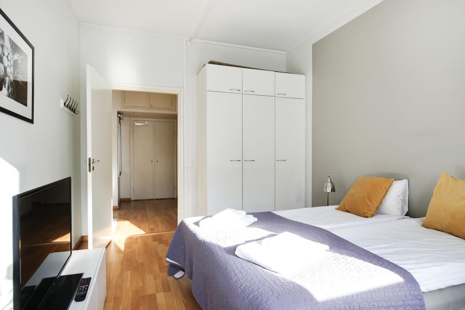 Bed, TV and multimedia, Photo of the whole room, Bedroom, internet, towels, wardrobe