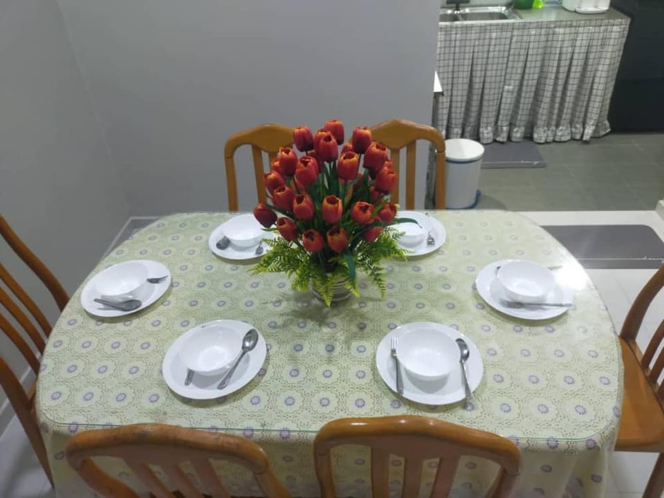 Food and drinks, Dining area