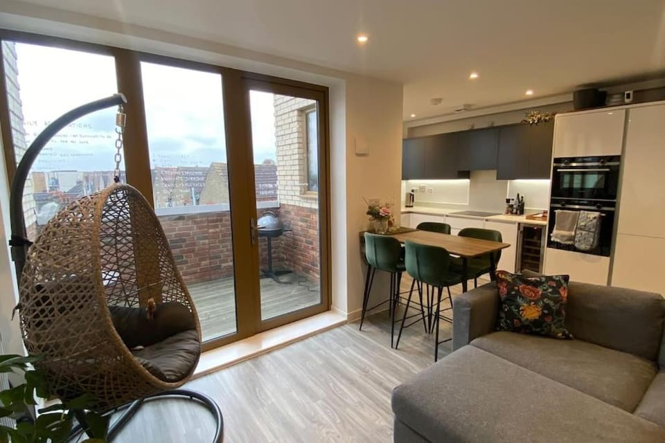 London Luxe: Stylish Studio Apartment in London Borough of Croydon