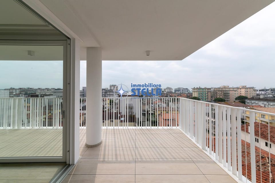 Property building, Balcony/Terrace, Beach