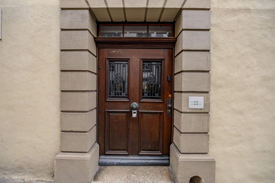 Property building, Facade/entrance, Day