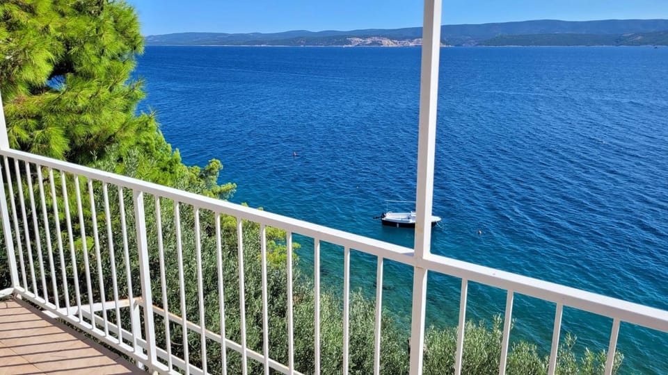Apartments Timee first row to beach Bed and Breakfast in Split-Dalmatia County
