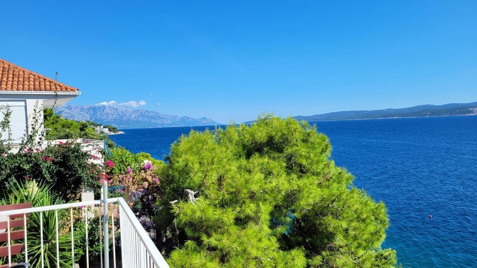 Apartments Timee first row to beach Bed and Breakfast in Split-Dalmatia County