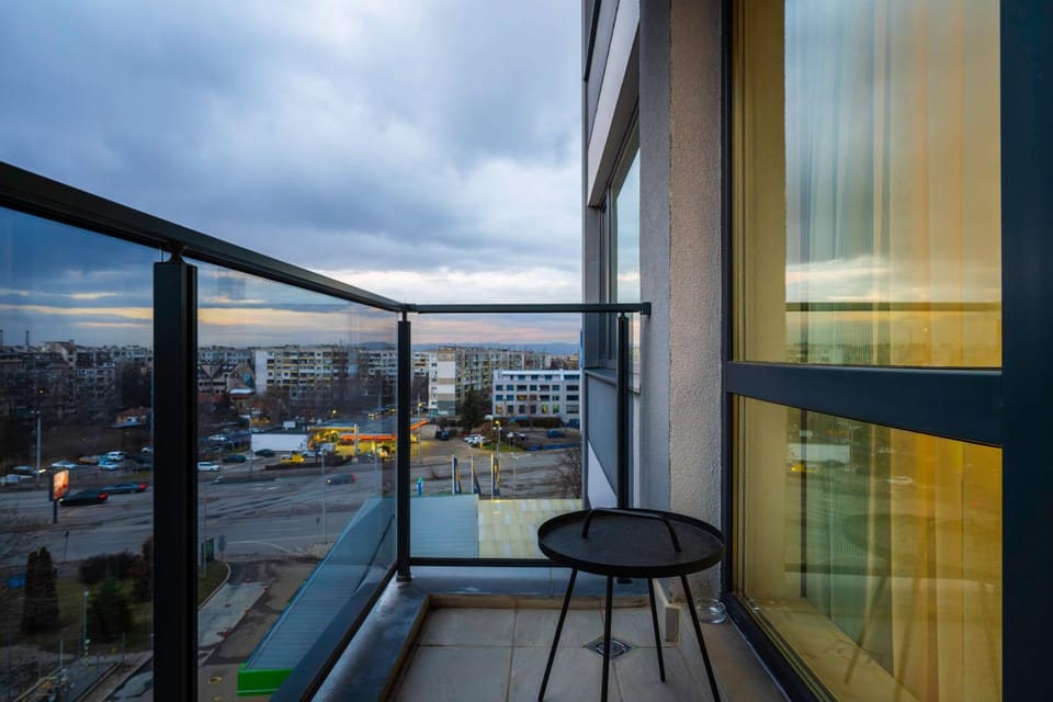 View (from property/room), Balcony/Terrace, City view