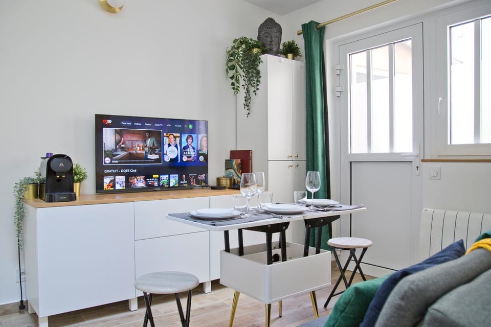 Constance - Heritage Suite Saint-Germain Courtyard Hideaway Apartment in Paris