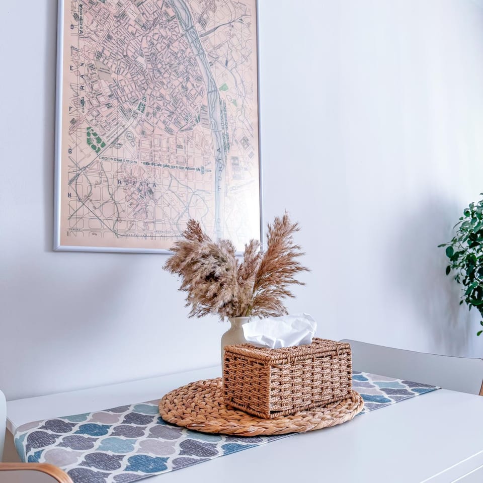 Photo of the whole room, Decorative detail