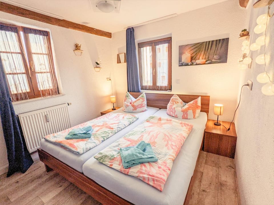 Bedroom, towels