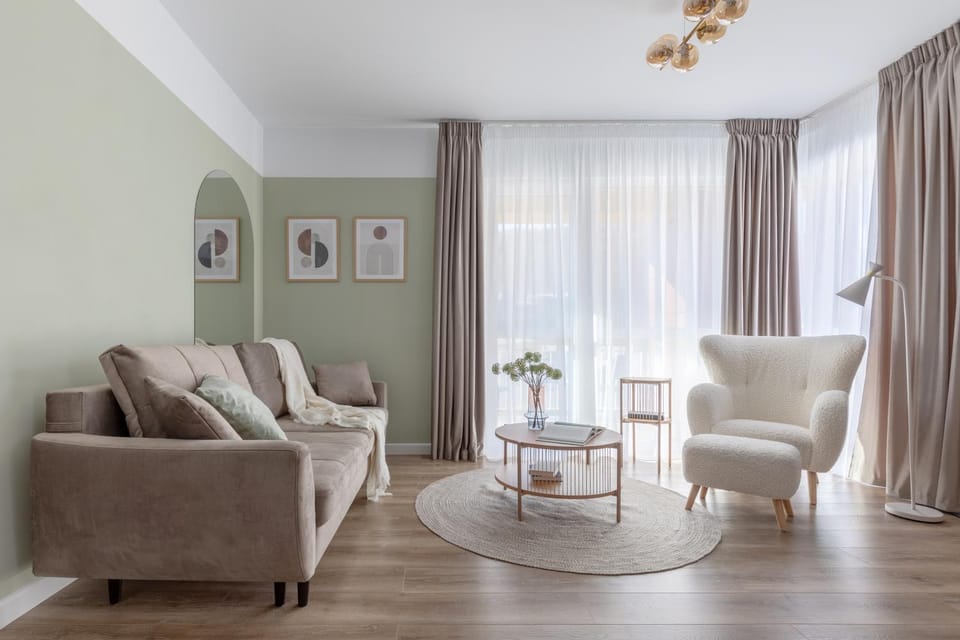 TV and multimedia, Coffee/tea facilities, Living room, Seating area, Dining area, Garden view, Area and facilities, Family