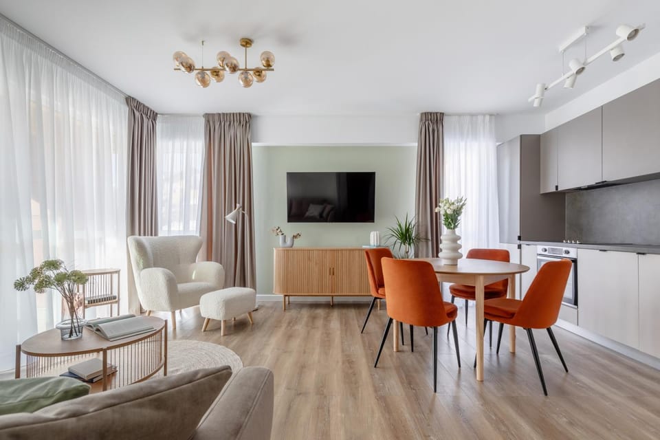Communal lounge/ TV room, TV and multimedia, Living room, Seating area, Dining area