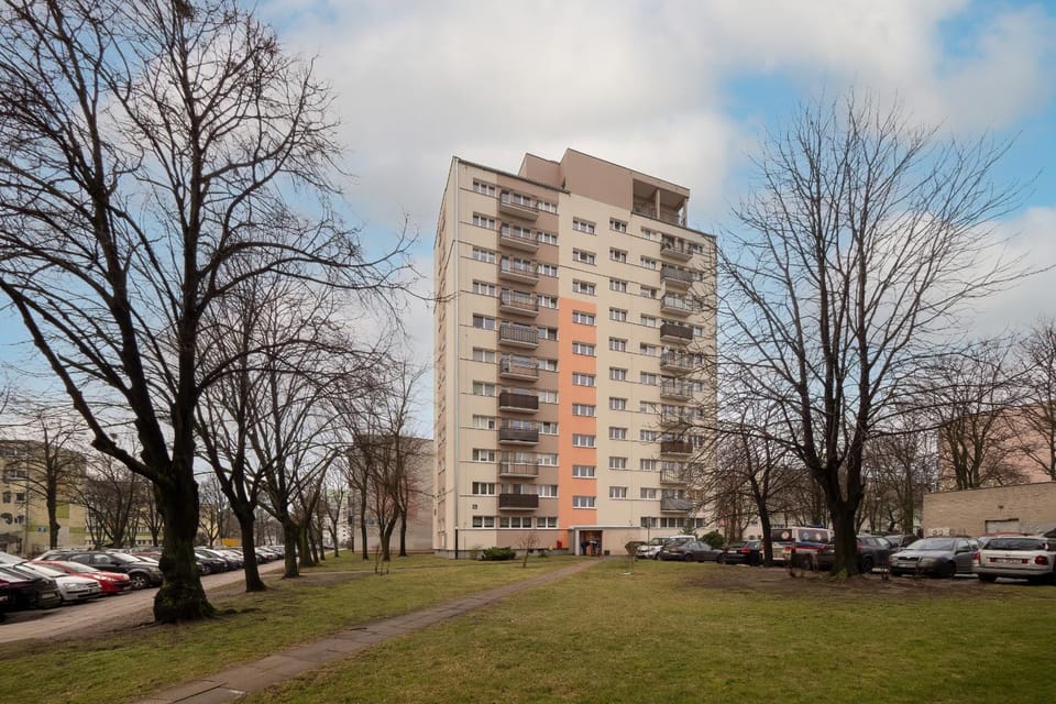 Property building, Facade/entrance, Off site, Day, Neighbourhood, Natural landscape, Location
