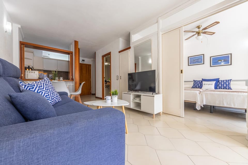 Bed, TV and multimedia, Living room, Bedroom