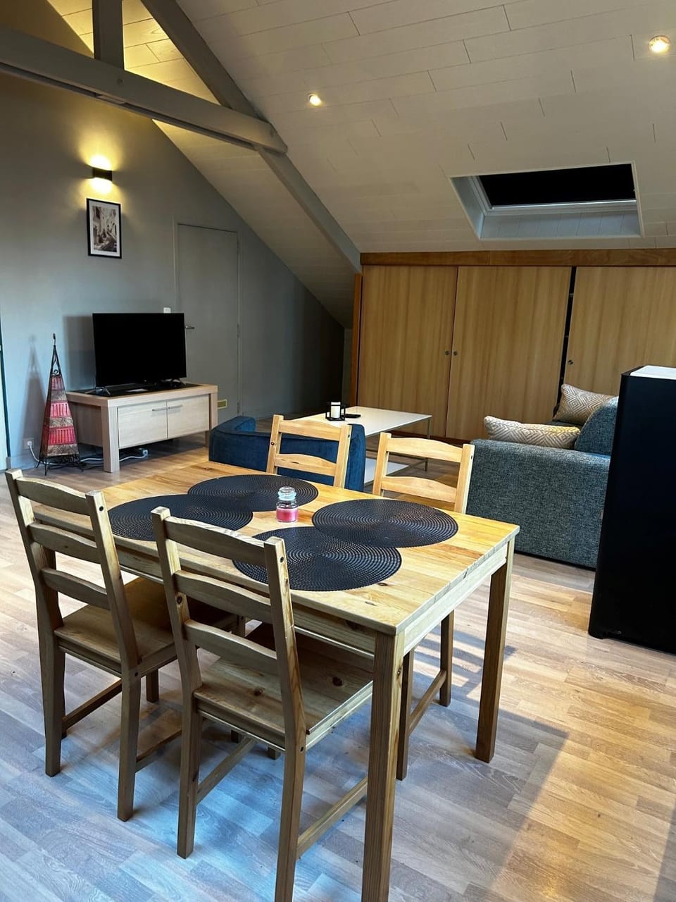 TV and multimedia, Living room, Seating area, Dining area, Evening entertainment