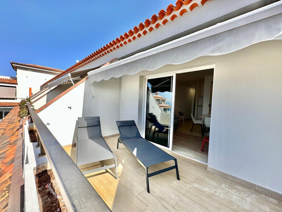 Balcony/Terrace, sunbed