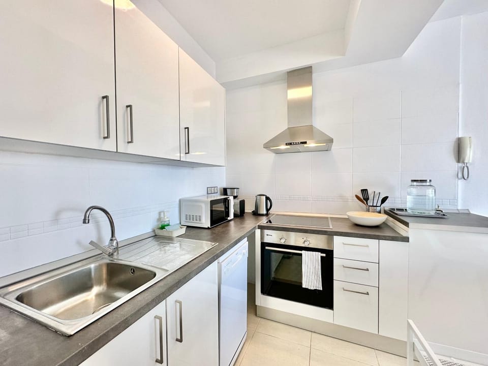 dishwasher, minibar, pet friendly, stove, toaster, kitchen