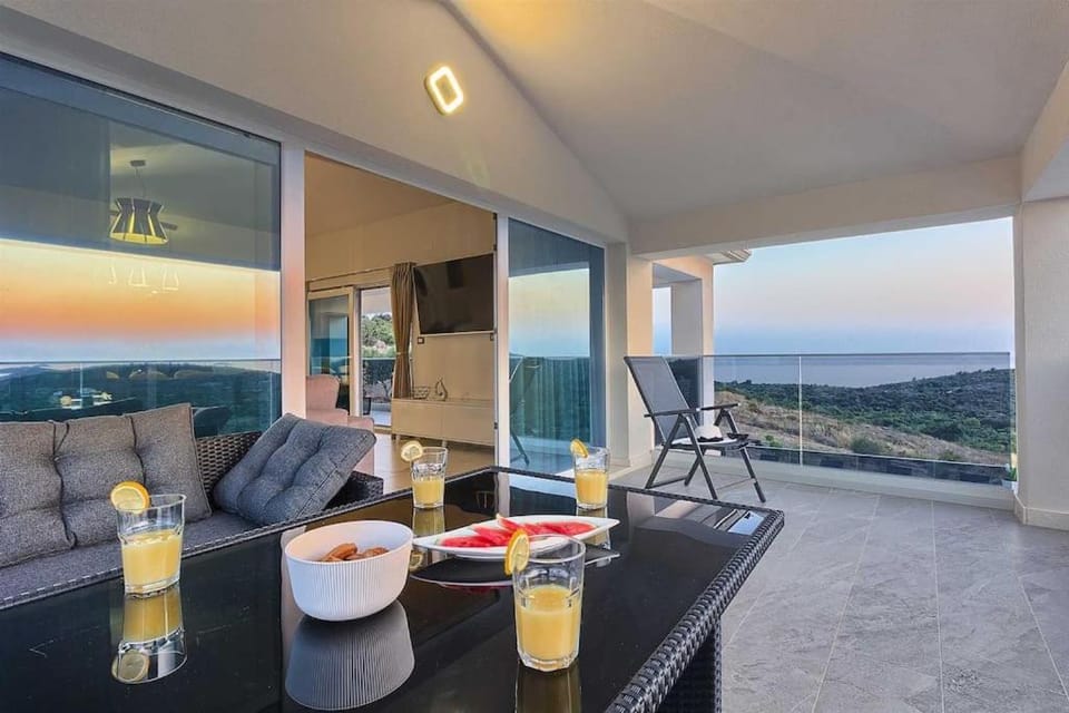 Day, Balcony/Terrace, Seating area