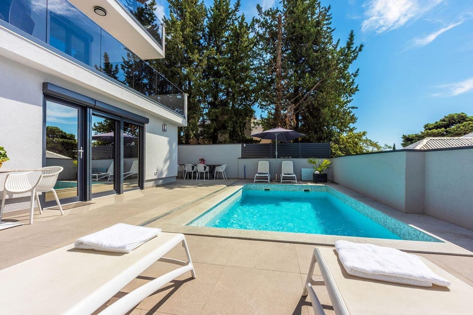 500 Meter zum Sandstrand mit Pool Apartment in Crikvenica