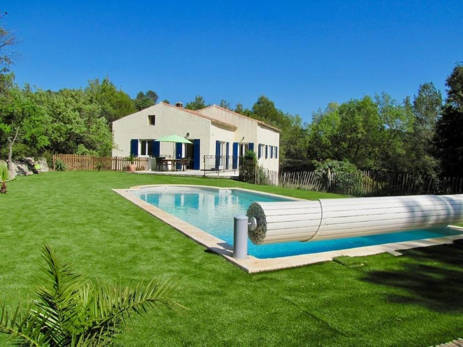 Property building, Day, Garden, Garden view, Pool view, Swimming pool