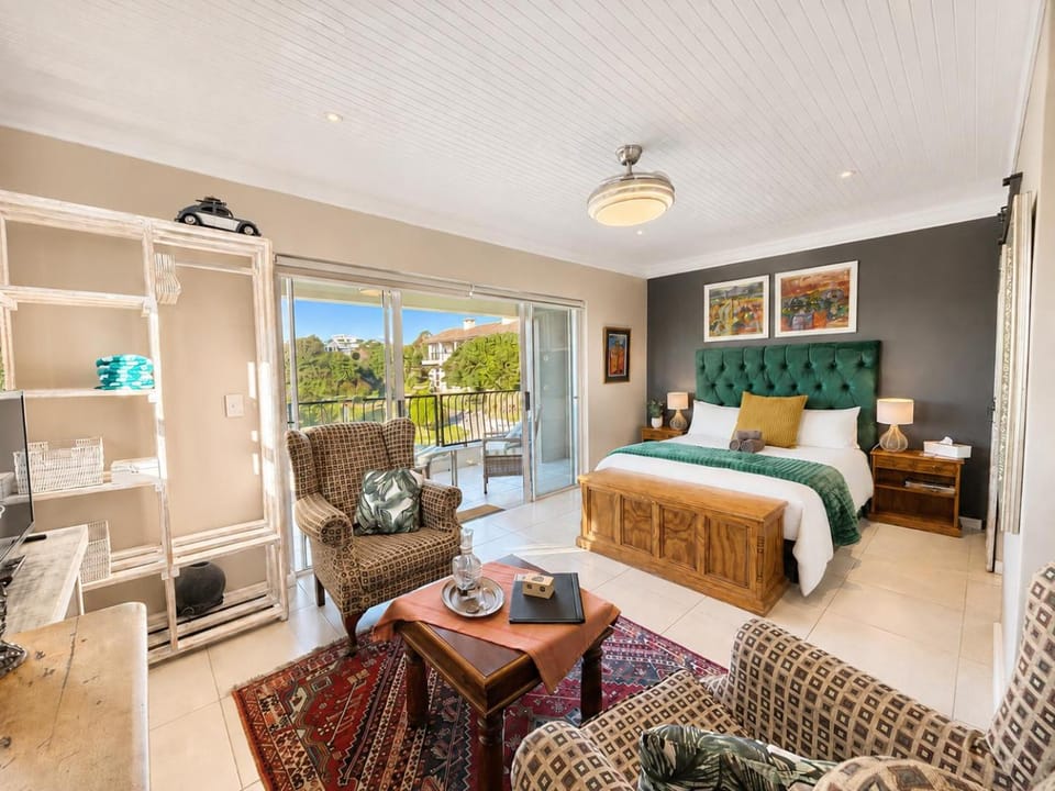 Bed, Living room, Photo of the whole room, Seating area, Bedroom