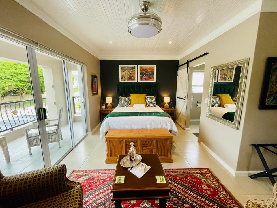 Bed, TV and multimedia, View (from property/room), Balcony/Terrace, Living room, Photo of the whole room, Seating area, Dining area, Bedroom