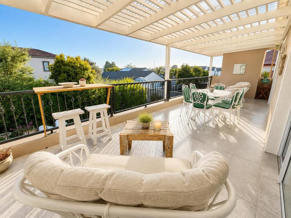 Patio, Day, Natural landscape, View (from property/room), Balcony/Terrace, Seating area, Dining area