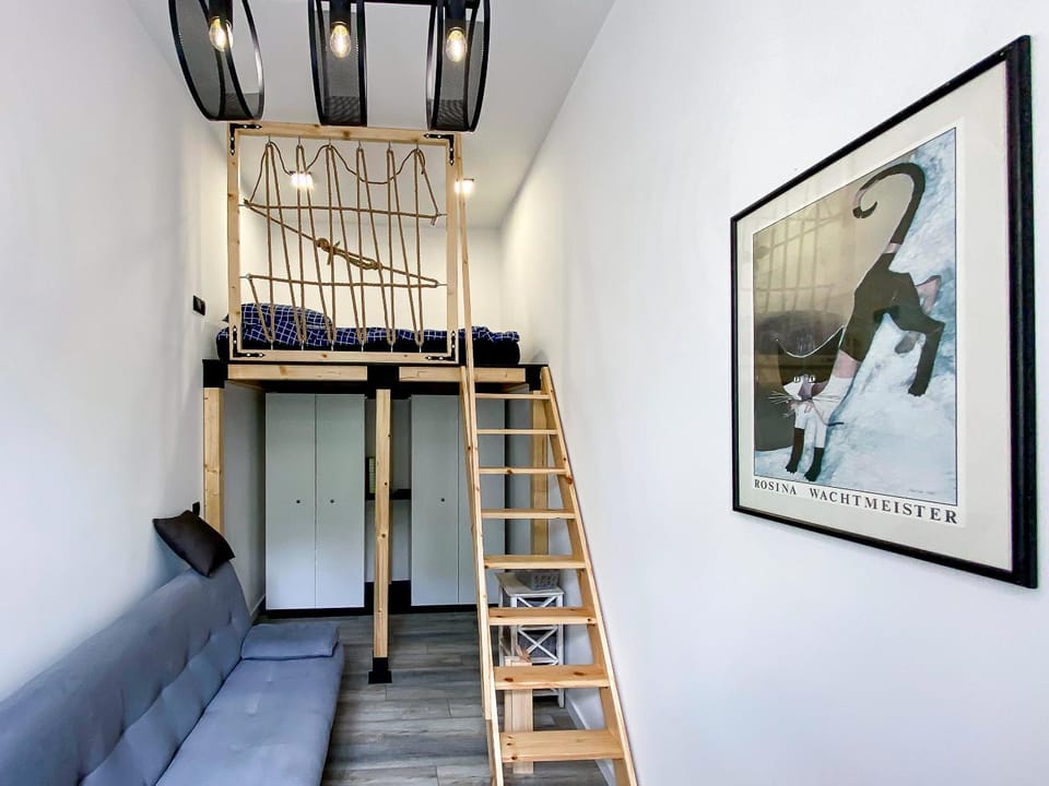 Living room, Seating area, bunk bed