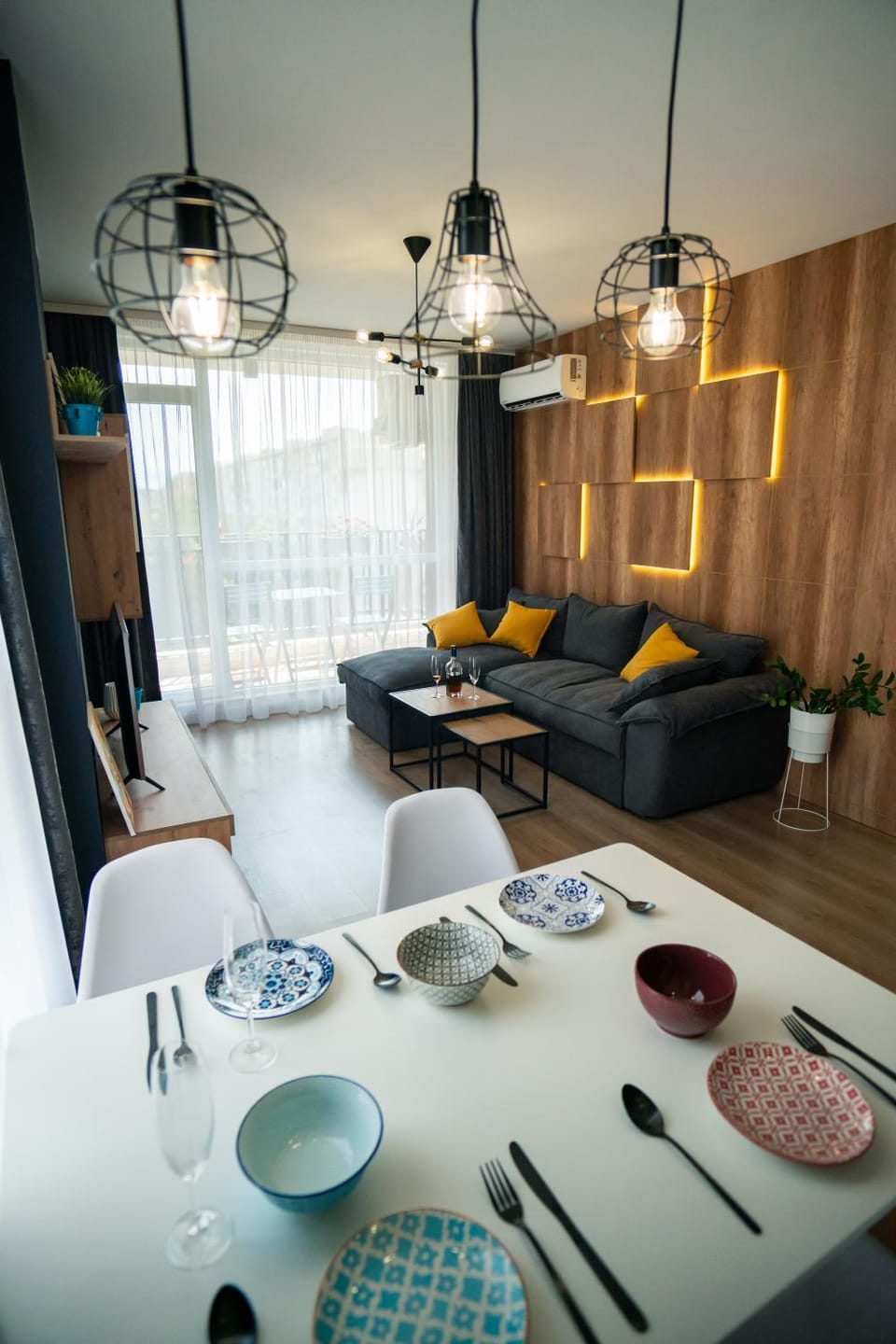 Living room, Food and drinks, Seating area