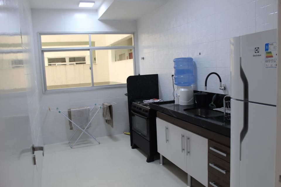 Kitchen or kitchenette, minibar, stove