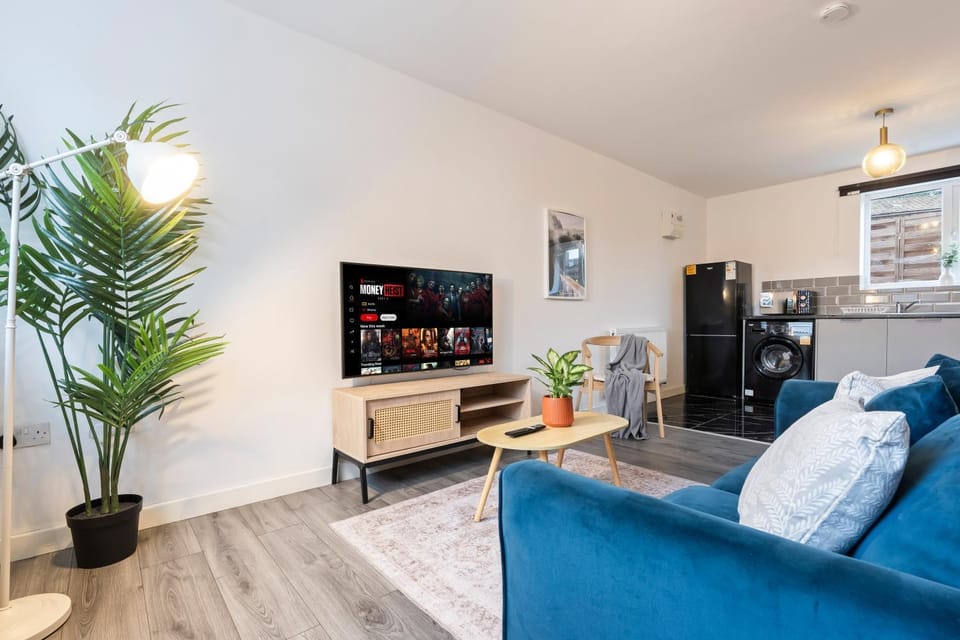 TV and multimedia, Kitchen or kitchenette, Living room, Seating area