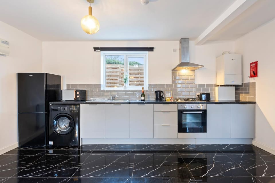 Kitchen or kitchenette, oven, stove, toaster, washing machine