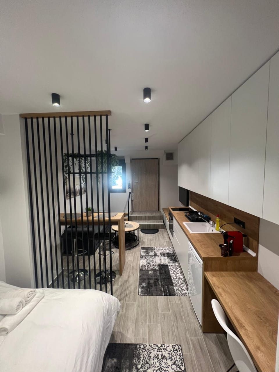 Bed, Kitchen or kitchenette, Living room, Photo of the whole room, Seating area, Bedroom, wardrobe