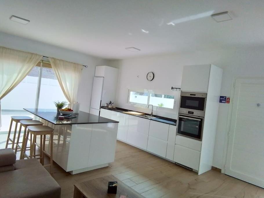 Kitchen or kitchenette, Dining area, dishwasher, minibar, pet friendly, stove