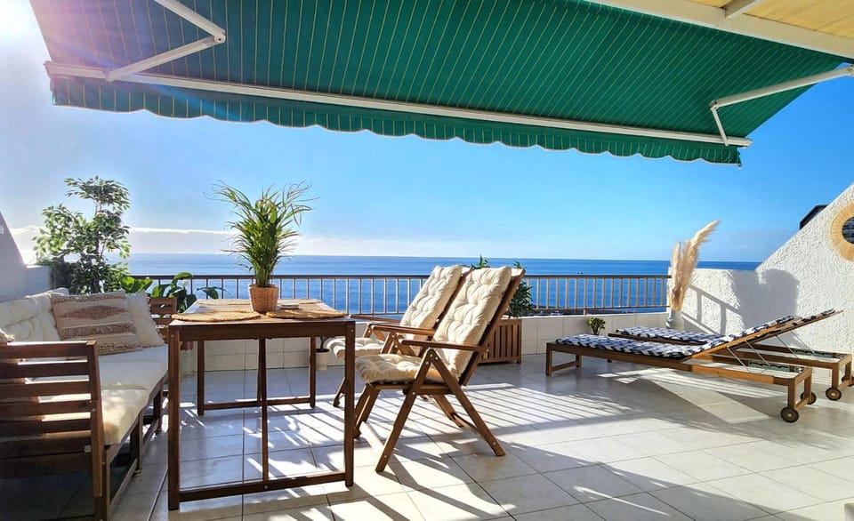 View (from property/room), Balcony/Terrace, Sea view, sunbed