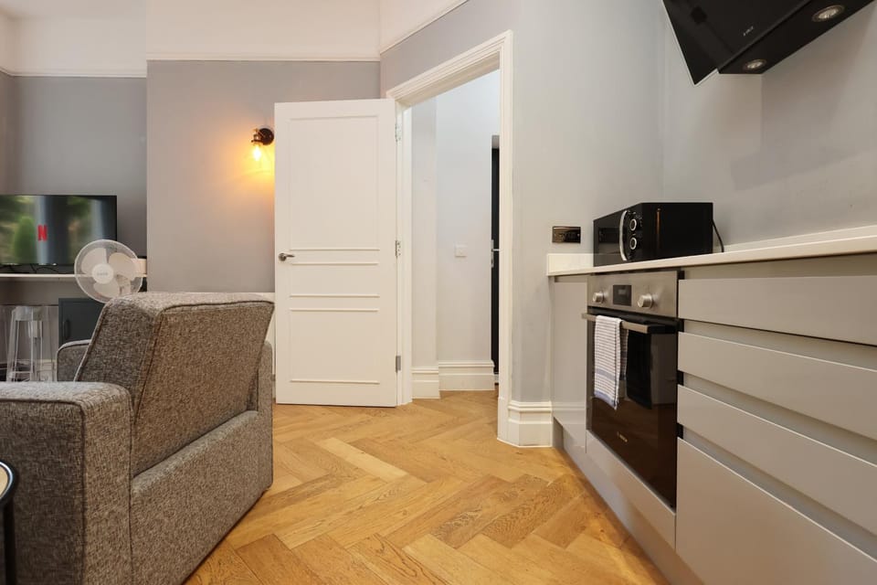 Pontcanna Apartment Near City Centre and Stadium Sleeps 4 Apartment in Cardiff