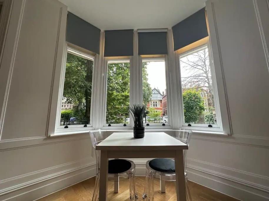 Pontcanna Apartment Near City Centre and Stadium Sleeps 4 Apartment in Cardiff